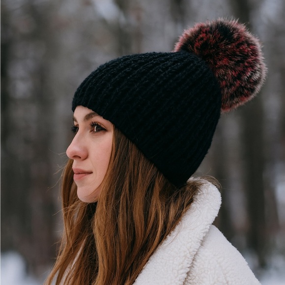 KYI KYI Canada Faux Fur PomPom Waffle Knit Beanie - Picture 4 of 7